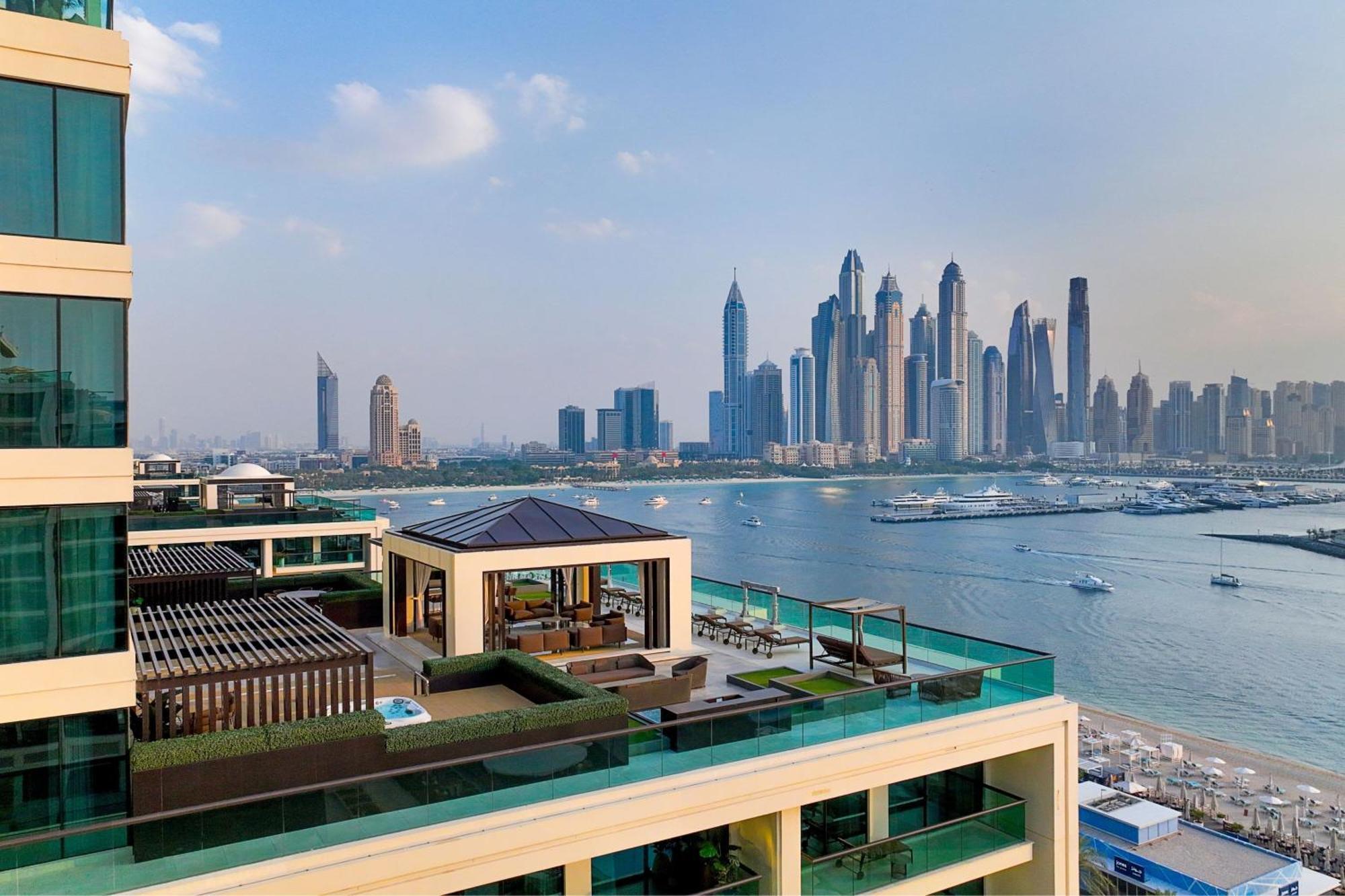 Marriott Resort Palm Jumeirah, ドバイ エクステリア 写真 View of Dubai Marina from the Westin