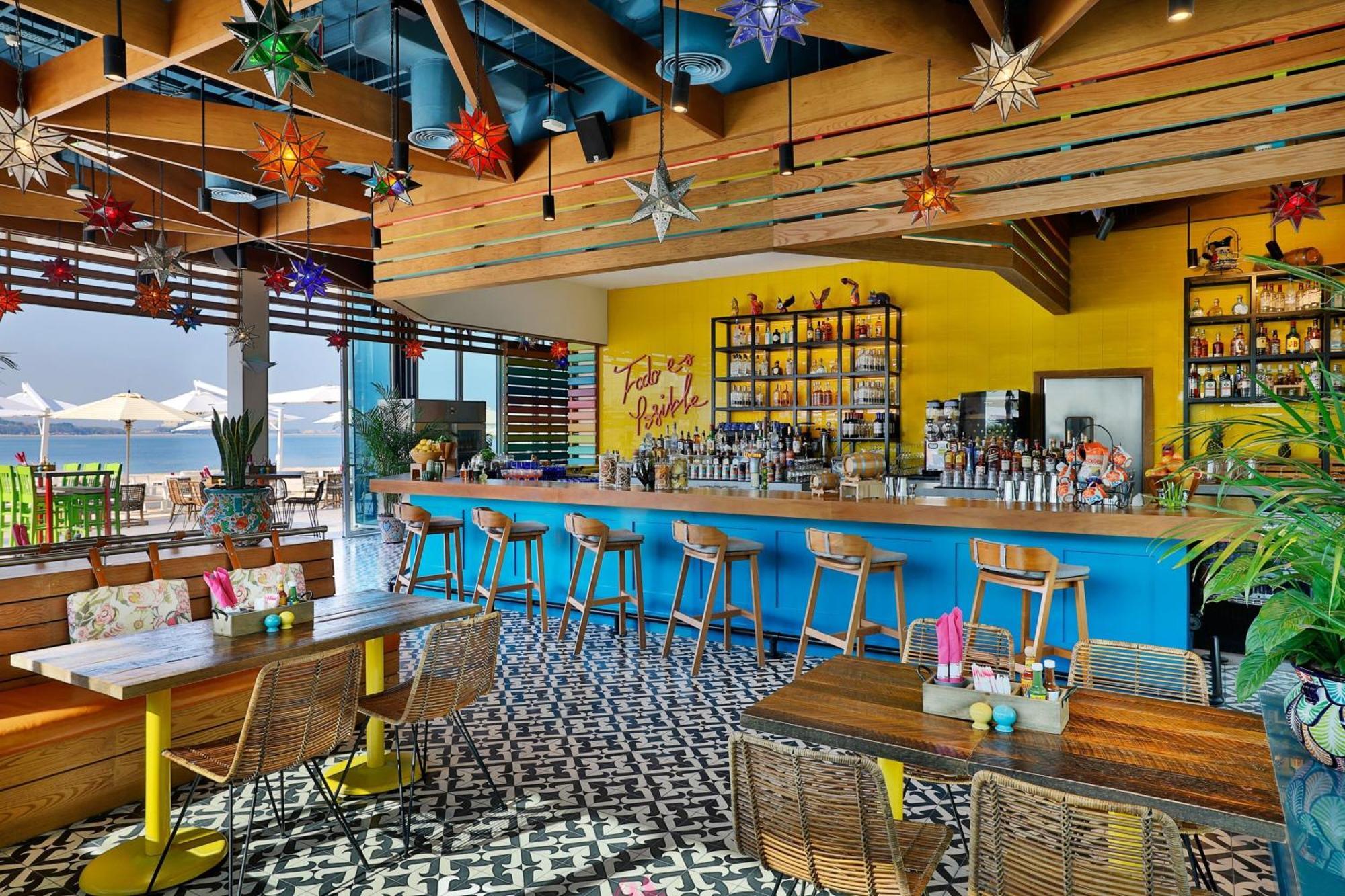Marriott Resort Palm Jumeirah, ドバイ エクステリア 写真 The bar at the rooftop lounge